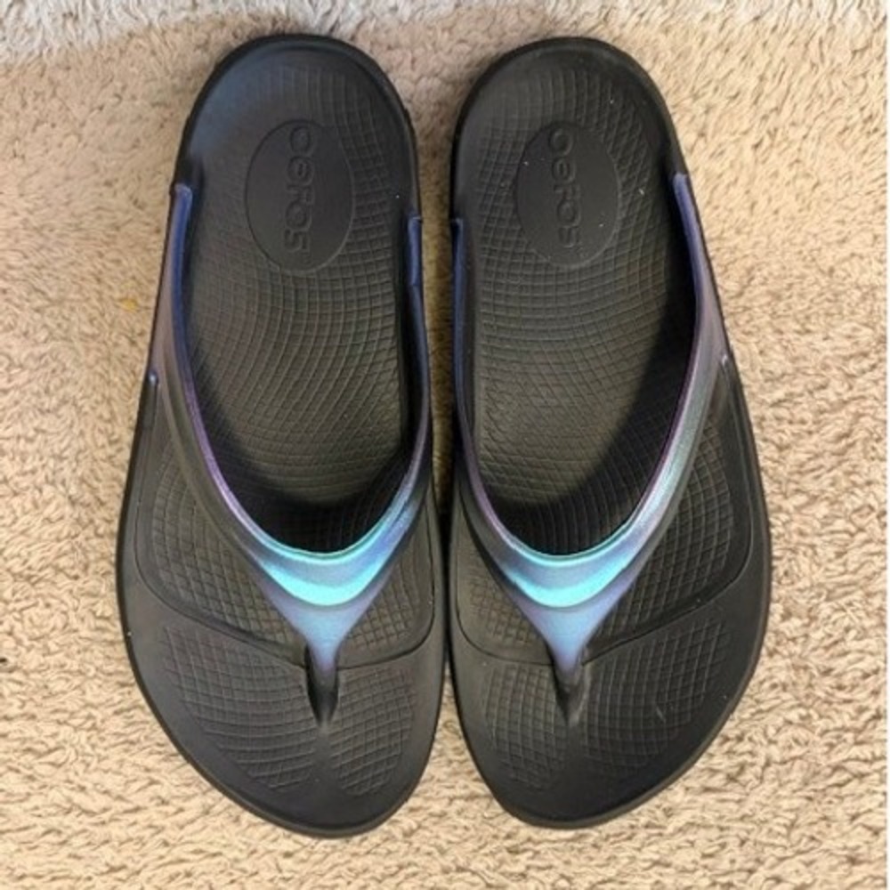 OOFOS OOlala Recovery Sandals Womens Size 8 Black Iridescent Metallic Flip Flops